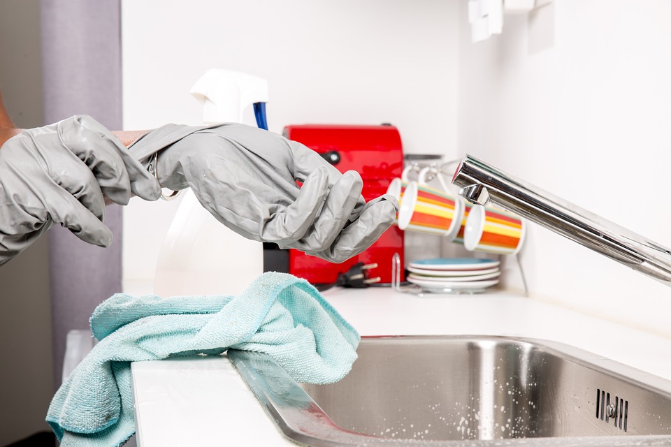 Cómo limpiar el desagüe de la cocina